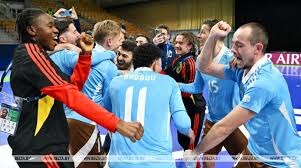 国米门将更替引热议，维卡里奥性价比突出，但适配性与未来规划存疑。