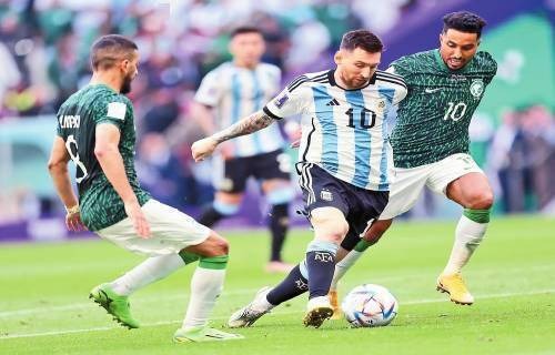 西甲半场：安东尼闪击，费兰戴帽，巴萨暂4-1贝蒂斯